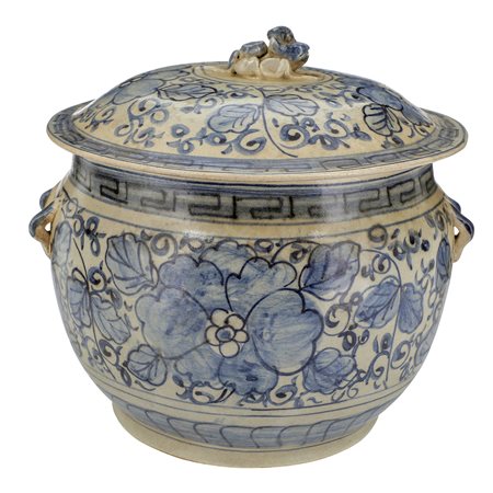 Cina. XX secolo
Contenitore con coperchio, con decoro floreale