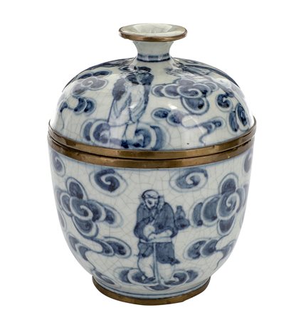 Cina. XX secolo
Ciotola con coperchio con decoro degli otto immortali taoisti