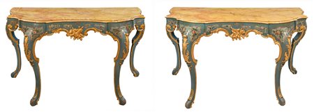 Venezia (Metà del XVIII secolo)
Coppia di consolles con tema floreale