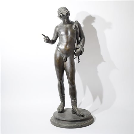 Scultura in bronzo raffigurante Narciso