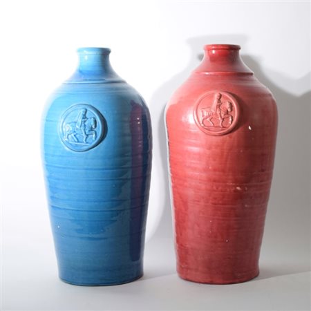 Coppia di grandi contenitori da vino, prodotti per Frescobaldi