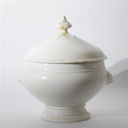 Piccola zuppiera Ginori, in porcellana bianca