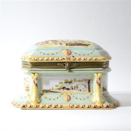 Grande cofanetto portagioie sagomato in porcellana policroma Porcellana...