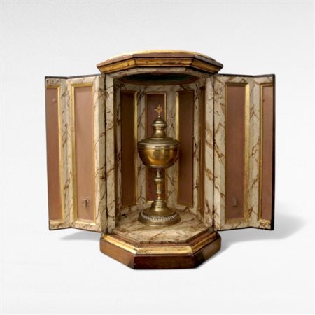 Cofanetto liturgico per calice, in legno dipinto