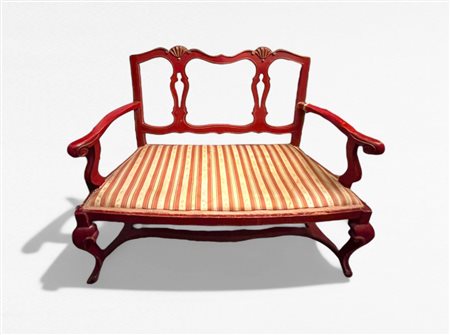 Divanetto a due posti in legno laccato rosso In stile veneziano del...