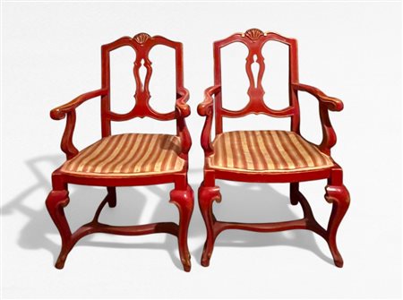 Coppia di poltroncine in legno laccato rosso In stile veneziano del...