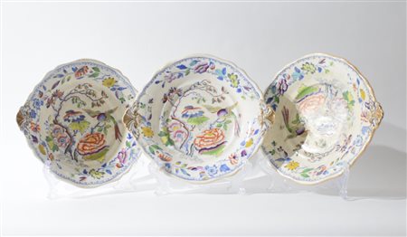 Tre vassoietti in maiolica inglese, Davenport