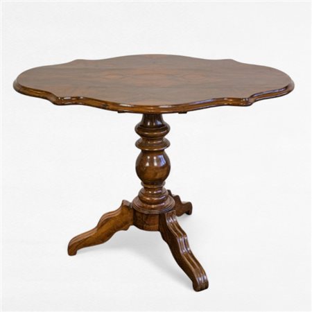 Tavolino d¿appoggio in radica di noce