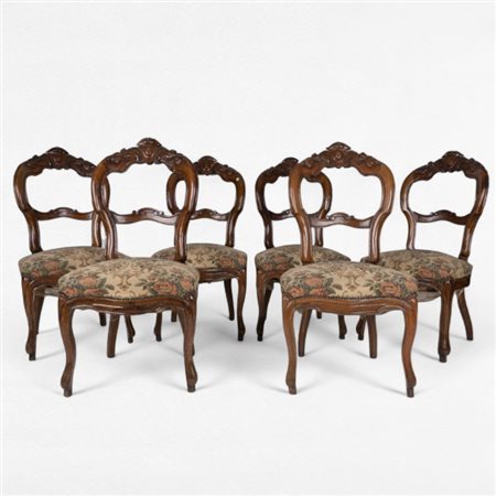 Sei sedie in noce intagliato