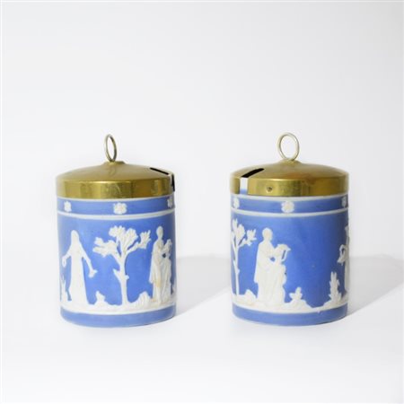 Coppia di zuccheriere in bisquit in stile Wedgwood