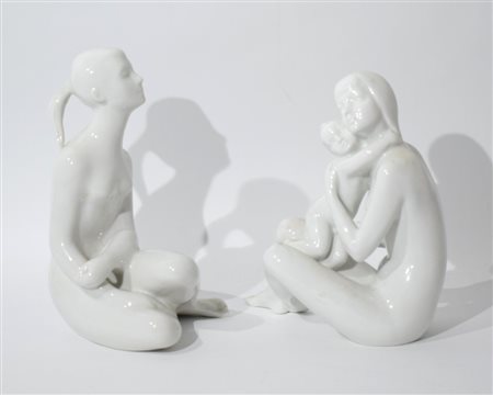 Statuetta di fanciulla e Maternità in porcellana bianca, Manifattura Royal Dux