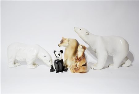 Quattro grandi statuette in porcellana, Manifattura Royal Dux