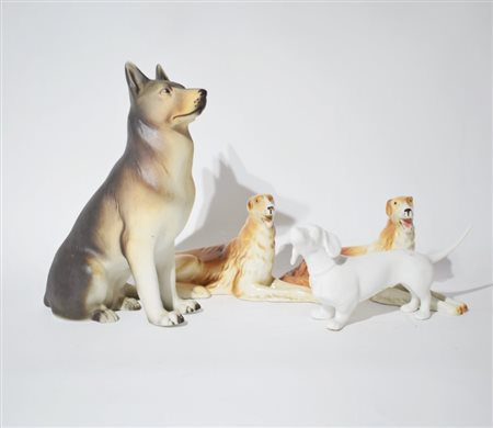 Quattro statuette in porcellana, Manifattura Royal Dux