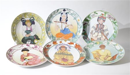 Serie completa di tredici piatti in porcellana policroma, Manifattura Royal Dux