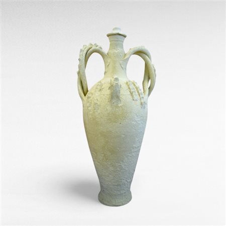 Vaso in ceramica ad anfora biansata con tappo
