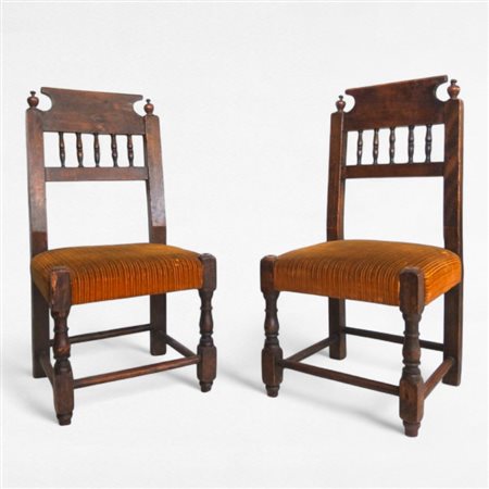Due sedie da balia in stile Seicento in legno tinto a noce