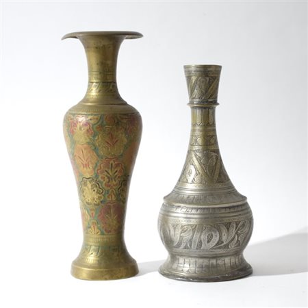 Due vasi orientali in Ottone cesellato Dipinto a motivi fitomorfi H cm 25 e...