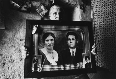 Mario Cresci (1942)  - 2a fase ritratto reale Tricarico, 1972