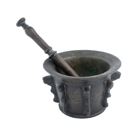 Mortaio in bronzo con pestello. XVII secolo.