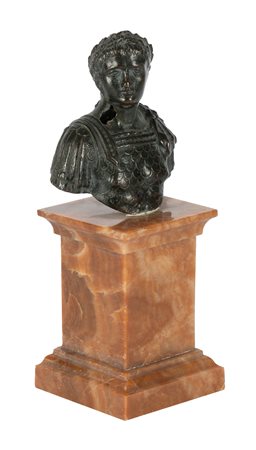 Scuola italiana del XVIII secolo, Busto di imperatore romano coronato di alloro. 