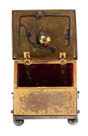 Napoli, fine XIX primi anni del XX secolo, Forzierino miniatura in ferro e ottone dorato. 1900 ca.