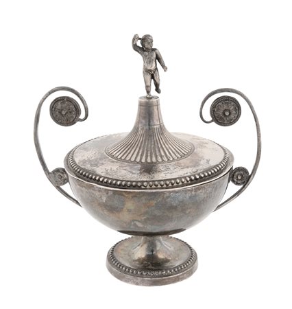 Stato Pontificio, Roma, Zuccheriera in argento con coperchio cimato con putto. Post 1815.