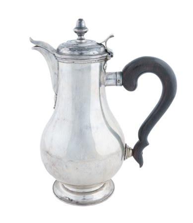 Germania, XIX secolo, Versatoio in argento con manico in ebano. 1840-1850.