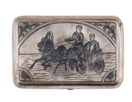 Russia, XX secolo, Portasigarette in argento con decorazioni incise. Mosca, 1894. 