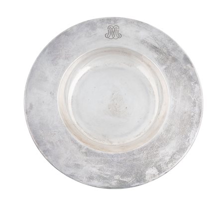 Puiforcat, Paris, Due bacili e un'insalatiera in argento con monogramma De Marinis. 1940 ca.