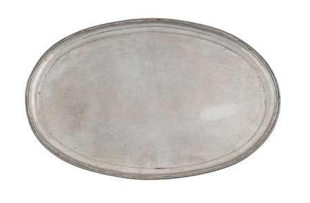 Italia, XIX secolo, Due vassoi ovali in argento. 1850 ca.