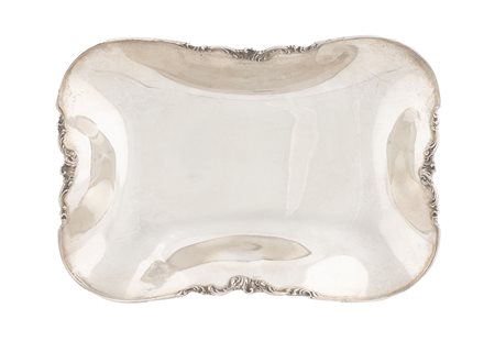 Italia, XX secolo, Vassoio rettangolare fondo in argento. 1960 ca.