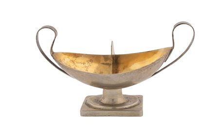 Francia, periodo Impero , Salierina in argento a forma di kàntharos a due scomparti biansata. Parigi, 1809-1819.