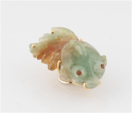 E. Meister Juwelier, Zürich, Spilla da rever in oro 18 kt con pesciolino in giada.  1900.