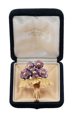 René G. Leconte, Paris, Spilla in oro e ametista a forma di bouquet di fiori. 1940 ca.