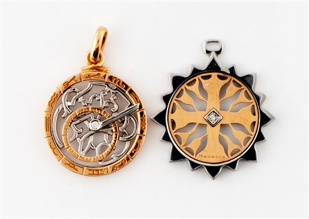 Coppia di pendenti uno in oro giallo e oro bianco 18 kt con brillantino 1980-1990.