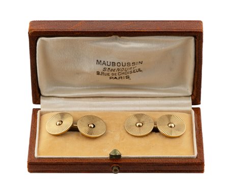 Mauboussin, 3 rue de Choiseul, Paris, Gemelli rotondi in oro 18 kt con decorazione a raggiera. 1925 ca.
