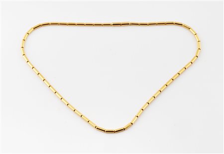 Girocollo in oro 18 kt a elementi cilindrici. 1980 ca.
