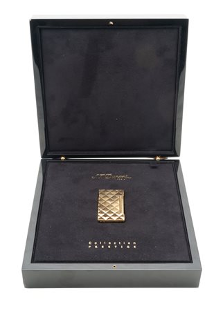 S.T. Dupont - Paris, Accendino placcato in oro S.T. Dupont - Collection Prestige. 2009.