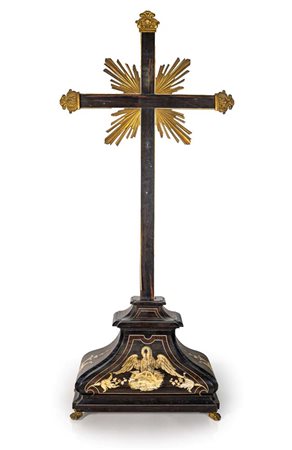 Grande croce da altare in palissandro e bronzo dorato con intarsi in avorio,...