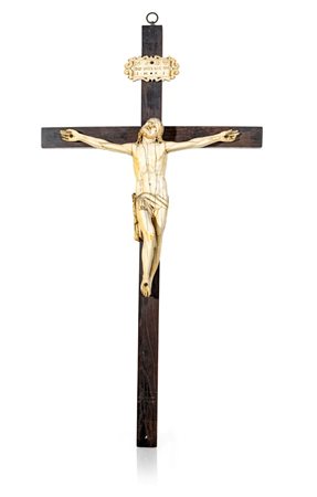 Christus Triumphans in avorio su croce lignea, Portogallo o Goa (?), fine...