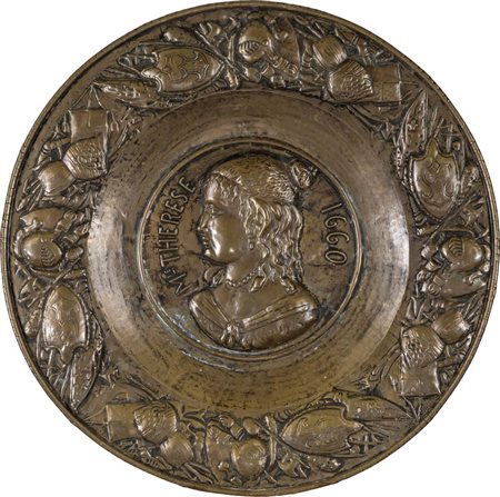 Grande piatto da parata commemorativo in rame repoussé, Francia, XIX secolo...