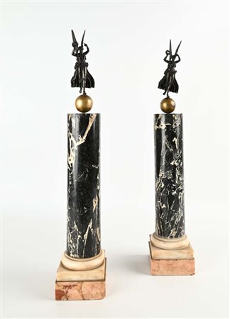 Coppia di colonne di marmi antichi, XVII e XVIII secolo fusto in marmo nero...