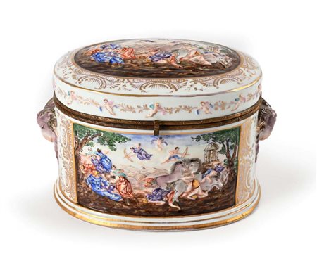 Cofanetto in porcellana policroma istoriata, probabilmente Doccia,...