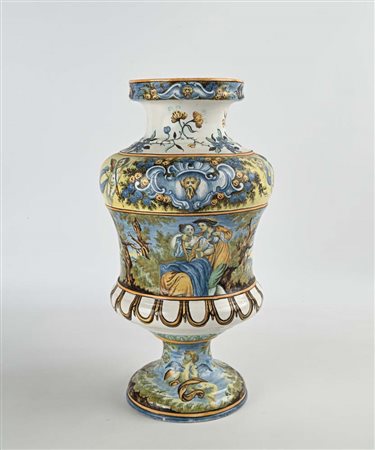 Vaso a balaustro in maiolica policroma, Castelli, XVIII secolo decorato a...