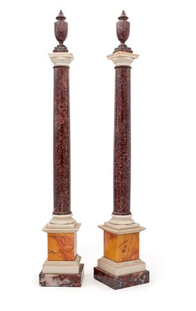Coppia di colonnine in porfido, XIX secolo rifinite sulla sommità da vasi...