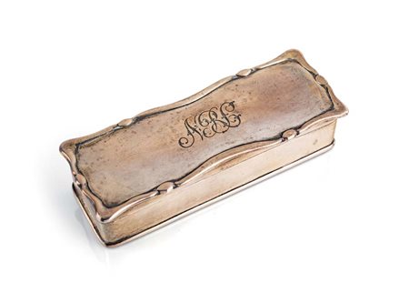 Tabacchiera in argento, Birmingham, 1904 di forma rettangolare con coperchio...