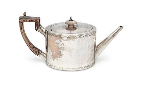 Teiera in argento, Londra, 1787, Robert Hennel corpo ovale liscio con profili...