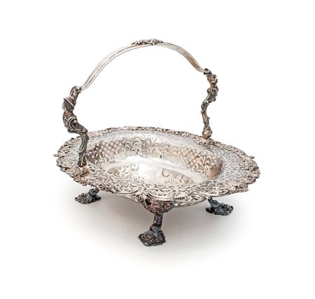 Grande cestino in argento, Londra 1752, orafo Edward Aldridge di forma ovale...