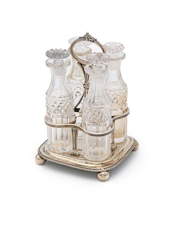 Porta condimenti in argento, Londra 1810 supporto quadrangolare con motivi...