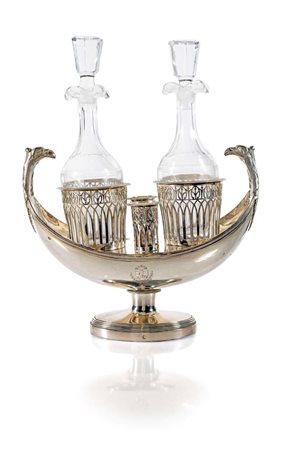 Acetoliera a navicella in argento con teste di rapace, Parigi, epoca Impero...